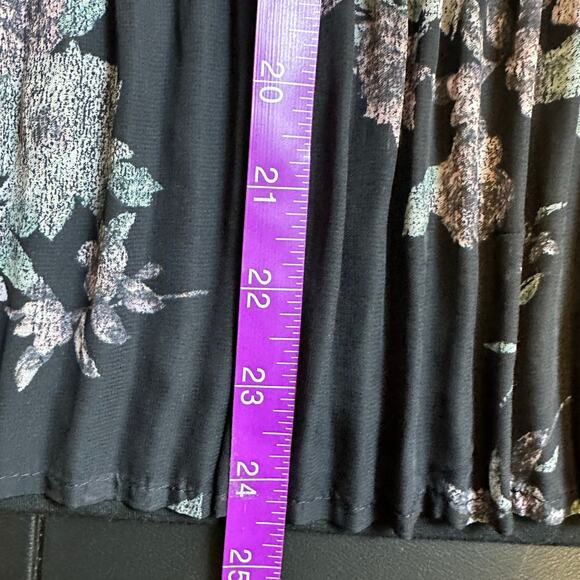 Maurices Dark Floral Print Pleated Front Tie Front Halter Top Size M - Picture 8 of 8